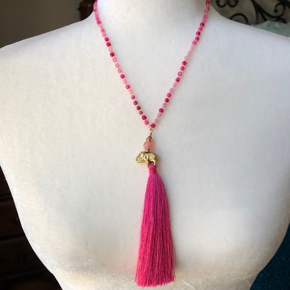 Beaded elephant necklace - Picture 2 of 8